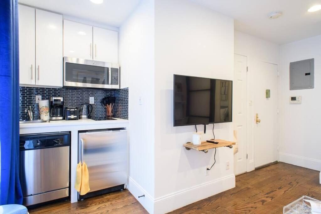 Apartment 69-4a Quality New Prime Lower East 1br New York